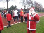 Sammeln zu einer Stunde Lauf-Spa&szlig; mit dem Nikolaus
