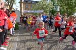 Ob gro&szlig; oder klein, der 4. Sta&szlig;furter Salzland-Lauf der Gaensefurther Sportbewegung begeisterte wieder zahlreiche Teilnehmer. So auch Sta&szlig;furts B&uuml;rgermeister Sven Wagner (blaues Shirt), der erneut mit der Nummer eins startete. 