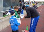 Nico nutzt die Gelegenheit zu einem Autogramm von Zehnk&auml;mpfer Norman M&uuml;ller.