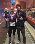 Strahlende Sieger nach 100 Kilometern Laufarbeit! W&auml;hrend Stefan Otto unter den m&auml;nnlichen Teilnehmern nach 08:29:02 Stunden siegte, absolvierte Sandra Schunke-Blei&szlig; als schnellste Frau diese Distanz in wahnsinnigen 10:46:20 Stunden.