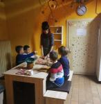 Die Übungsleiterinnen sorgten zusammen mit den Eltern auch für das leibliche Wohl der Kinder. Die selbst gebackene Pizza kam gut an. Die Übungsleiterinnen sorgten zusammen mit den Eltern auch für das leibliche Wohl der Kinder. Die selbst gebackene Pizza kam gut an.