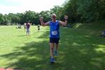 Zieleinlauf auf dem wundersch&ouml;nen Gierslebener Sportplatzrasen f&uuml;r Jens Schlottag nach 9,8 Kilometern.