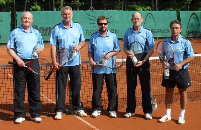 Die Herren 60 Mannschaft v.l.Bernd Gothe, Jürgen Nordmann, Dr. Harald Friedrich, Norbert Krebs, Frank Hirschfeld Die Herren 60 Mannschaft v.l.Bernd Gothe, Jürgen Nordmann, Dr. Harald Friedrich, Norbert Krebs, Frank Hirschfeld