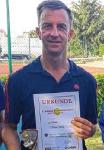 Platz eins bei den Herren 40 ging an den Gaensefurther Ronny Selig. Foto: TC Blau-Wei&szlig; Sch&ouml;nebeck 