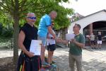 Richtig chic gemacht hatte sich Stefan Sindermann f&uuml;r seine Siegerehrung in der Altersklasse M50 der Zehn-Kilometer-Strecke. Neben Platz zwei gab es f&uuml;r ihn auch ordentlich Punkte in der Cupwertung, so dass ihm der Sieg in dieser Saison eigentlich nicht mehr zu nehmen ist.