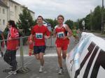 Marcel Dr&auml;ger und Christoph Lampe laufen gemeinsam als f&uuml;nfte durchs Ziel