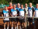Gro&szlig;e Freude gab es bei den Herren 60 der Gaensefurther Sportbewegung um (v.l.) Frank Hirschfeld, Dieter Naumann, Reiner Christoph, Wolfgang Schmidt, Hans Georg „Itze“ Schneider, Martin Schmelzer, Achim Engel und Norbert Krebs. Die GSB stieg aus der Bereichsliga Dessau in die Landesliga auf.