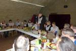 Laufgruppenchef Lutz Klau&szlig; begr&uuml;&szlig;te die lustige Truppe in der Wasserburg Egeln und erinnerte kurz an Highlights des vergangenen Laufjahres.