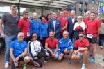 Eine Abordnung der Bode-Runners (blaue T-Shirts) inmitten der Sta&szlig;furter Delegation zum 17. Citylauf.