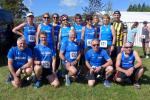 Laufpower pur: Jens-Uwe Börner, Peter Brauer, Harald Fümel, Jürgen Günther und Stefan Sindermann (u.v.li.) liegen ihren Damen zu Füßen: Verena Hildebrandt, Janine Wuwer, Heike Lenz, Sabine Börner, Kathleen Mahler, Neuzugang Cornelia Günther, Kirsten Geist, Christa Fümel und Alexander Topf (PSV) (o.v.li.).