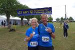 Sie haben ein gemeinsames Tempo gefunden und die sieben Kilometer durchgezogen: Renate Liedtke und Josef Hindricks im Ziel in Eickendorf.