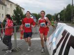 Marcel Dräger und Christoph Lampe laufen gemeinsam als fünfte durchs Ziel