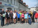 Um 12 Uhr waren die Stadtwerke in Bernburg erreicht,  Aufstellung zur Übergabe der Grußbotschaften.