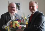 Aus den Händen des Präsidenten des Tennisverbandes Sachsen-Anhalt, erhielt Bernd Gothe die Ehrennadel in Gold.