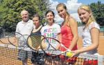Bernd Gothe trainiert diese jungen Mädchen aus Güsten, Staßfurt und Hecklingen.  Im Nachwuchsbereich sucht die Abteilung Tennis unseres Vereins noch dringend junge Spieler.