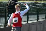 Marek Kadereit muss jetzt in Altersklasse U18 starten und schaffte bei den Landesmeisterschaften in Halle trotz eines Speeres mit höherem Gewicht 49,95m.