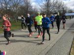 Katrin Winkler-Hindricks (blaue Laufjacke) und Oliver Klepsch (535) gingen den langen Kanten über 20 Kilometer ruhig an. 