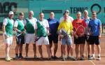 Die Tennisabteilungen von Westeregeln (l.) und der Gaensefurther Sportbewegung bestritten das letzte Spiel der Saison, wobei die Gaensefurther den Staffelsieg erringen konnten.