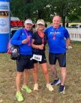 Auch die L&auml;ufer (v.l.) Detlef und Petra Sch&auml;fer sowie Olaf Bothe lie&szlig;en sich den Triathlon ihres Heimatvereines nicht entgehen.
