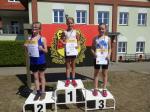 Siegerehrung im 800m Lauf der Altersklasse w10 mit Siegerin Fabienne Sämisch und  Lena Nowaczek auf Rang 3.