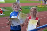 Die Gaensefurther Athletinnen Lena Nowaczek und Fabienne Sämisch sind stolz auf ihre 4 Urkunden von den Anhalt-Meisterschaften in Dessau. 