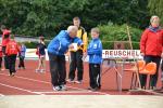 Letzte Anweisungen von Übungsleiter Joachim Rösler für Ben Bothe, der zum ersten Mal an einem Wettkampf teilnimmt.