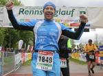 Jürgen Genendsch nahm als Triathlet wie auch die Bode-Runners zum ersten Mal die Strapazen eines Ultra-Marathons auf sich und überquerte nach 8:30:17 Stunden die Ziellinie. Foto: www.marathon4you.de