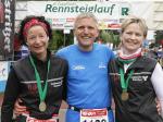 Sabine und Jens-Uwe Börner sowie Petra Becker sind erleichtert, dass sie die Herausforderung eines Ultra-Marathons von 72,7 Kilometern, abgesehen von kleinen Blesuren, gut überstanden haben. Foto: www.marathon4you.de 