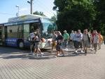 38 gut gelaunte Teilnehmer bestiegen in Gaensefurth den Bus zum Ausgangspunkt der Kanutour in Unseburg.  