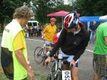 Fahrradkontrolle bei Torsten Blauwitz. Leider hatte der Triathlet diesmal Pech und musste wegen eines Sturzes den Wettkampf vorzeitig beenden. 