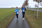 Der letzte Kilometer auf der Halbmarathondistanz für Marion Wagner vom LTV Genthin und Heike Lenz (r.) von der Gaensefurther Sportbewegung.