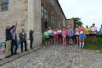 Sachsen-Anhalts Sportminister Holger Stahlknecht ließ es sich nicht nehmen, die 88 Teilnehmer über die 30-Kilometer-Distanz zusammen mit Bürgermeister Martin Stichnoth auf die Strecke zu schicken