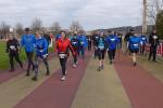 Wer die 13,9 Kilometer lange Strecke walken wollte, musste bereits früh in das Blankenburger Sportforum reisen. Dafür ging es dann aber auch gemach hinaus in die Natur. Bode-Runner Josef Hindricks (2.v.l.) ist nun schon einige Zeit in diesem Tempo unterwegs und genießt die Bewegung mit Gleichgesinnten.