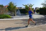 Kirsten Geist läuft als zweitschnellste Frau über 5,4 Kilometer an den sehenswerten Themenparks der ehemaligen Landesgartenschau vorbei. 