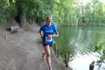 Anke Delius genießt die Zehn-Kilometer-Distanz und hier besonders den Uferweg um den Auensee zwischen Granschütz und Gerstewitz.