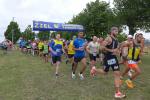 Die starke Führungsspitze beim 24. Feldmarklauf in Eickendorf schenkt sich nichts. Rinaldo Schielke von der Gaensefurther Sportbewegung (blaues Shirt) läuft die 13 Kilometer zwar deutlich unter 50 Minuten, muss jedoch Sebastian Harz (M40, SV Hermsdorf in 47:14), Florian Eisfeld (Männer, Union 1861 Schönebeck, 47:52) und Thorsten Jockisch (M40, HSV Medizin Magdeburg, 47:56) den Vortritt im Gesamtklassement der Männer lassen. In seiner Altersklasse M30 erlief er Platz eins und damit volle Punktzahl für die Cupwertung in der er nicht mehr einzuholen ist, sollte er verletzungsfrei durchlaufen.	