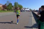 Frank Schauer vom Tangerm&uuml;nder Elbdeichmarathon will es auf der Zehn-Kilometer-Distanz wissen. Bereits nach dem Start hat er einen gro&szlig;en Vorsprung, den er im Rennverlauf auf drei Minuten ausbauen wird.