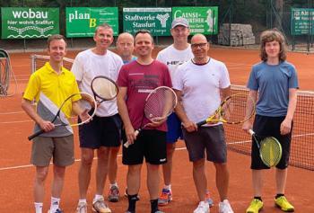 Die Herren Mannschaft v.l. Ronny Selig, Ulf Gothe, Andy Konze, Frank Müller, Michael Busse, Danilo Voges, Robert Konze Die Herren Mannschaft v.l. Ronny Selig, Ulf Gothe, Andy Konze, Frank Müller, Michael Busse, Danilo Voges, Robert Konze