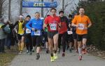 Jens-Uwe Börner kurz nach dem Start (blaues T-Shirt). Foto: Frank Kowar, Volksstimme Stendal vom 05.03.2014 