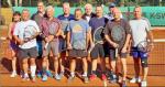 Die zwölf Teilnehmer beim „Schleifchenturnier“ der Gaensefurther Sportbewegung: Annett Konze, Reiner
Christoph, Raymund Michalak, Hartmut Roscher, Dieter Naumann, Hans Georg Schneider, Jürgen Nordmann,
Frank Müller, Ulf Gothe, Ingo Becker und Tino Hartmann (von links).