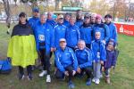 Die Bode-Runners der Gaensefurther Sportbewegung vor ihrem Start zum 15. Solvay-Lauf Bernburg: Thomas Braun, Jens-Uwe Börner, Emily und Lotta Siebert (u.v.l.) sowie Katrin Winkler-Hindricks, Jens Kunkel, Harald Fümel, Olaf Bothe, Claudia Meier, Verena Hildebrandt, Christa Fümel, Rinaldo Schielke, Sandra Homann, Renate Liedtke, Kathleen Mahler und Nancy Bothe (o.v.l.).