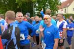 Stefan Sindermann (vorn) wartet auf den Start über 10 km.