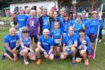 Die Bode-Runners der Gaensefurther Sportbewegung vor dem Start zum 18. Lauf um den Hain Giersleben: Jens-Uwe Börner, Sandra Homann, Alexander Topf, Emily Siebert, Edgar Schmidtke und Nancy Bothe mit Nicki (u.v.l.), sowie Marc Krüger, Jens Kunkel, Stefan Sindermann, Renate Liedtke, Daniel Wuwer, Kirsten Geist, Janine Wuwer, Anke Delius, Claudia Geist, Kathleen Mahler, Sabine Börner, Bärbel Lallecke und Katrin Winkler-Hindricks (o.v.l.).