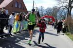 Jörg Eisfeld, begleitet von seinem Sohn.
Quelle: www.darss-marathon.de