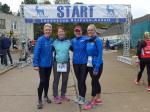 Bei den Startern der Gaensefurther Sportbewegung über 5,4 Kilometern fehlt hier nur Kirsten Geist, die mit ihrem Mann auf der Langdistanz noch zwei weitere Runden „ausläuft“. Renate Liedtke, Sylvia Köhn, Kathleen Mahler und Claudia Meier haben ihre Runden im Schlosspark sichtlich genossen (v.l.).