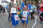 Glücklich im Ziel und kaum verausgabt: Rieke Lucie Zaschke und Lenya Schielke (v.l.) präsentieren stolz ihre Teilnehmerurkunden.