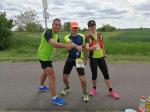 Zusammen mit Henrik Böhme aus Nelben (mitte) starteten die beiden Bode-Runners der Gaensefurther Sportbewegung, Katrin Winkler-Hindricks und Dirk Meier, zu ihrem Ultramarathon in Wettin an der Saale. In einer gelaufenen Schleife, immer in Flussnähe, war Bernburg das Ziel nach 73,9 Kilometern.