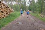 Renate Liedtke musste noch eine Runde im Wald absolvieren, während Verena Hildebrandt bereits auf dem Rückweg war. 