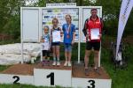 Als stärkster Verein im Landescup, führen die Bode-Runners der Gaensefurther Sportbewegung momentan die Mannschaftswertung an. Im Rahmen der Siegerehrung, nahmen Lotta und Emily Siebert sowie Rieke Lucie Zaschke die Ehrung für die teilnehmerstärkste Mannschaft beim Waldlauf entgegen.