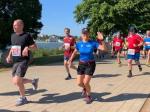 Katrin Winkler-Hindricks bei ihrem Zehn-Kilometer-Lauf, bevor sie gleich im Anschluss auf die Halbmarathondistanz ging. Beide Läufe zusammengerechnet, ergab eine Kombiwertung.